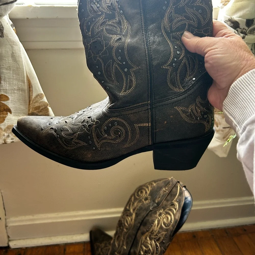 Embroidered brown Cowboy Boots - Picture 3 of 5